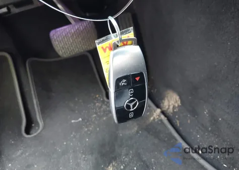 2017 Mercedes-Benz E 300 z USA, uszkodzony, nr VIN WDDZF4JB8HA275737